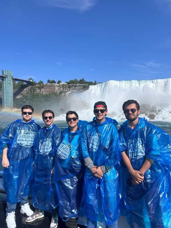 Arkadaş grubu — Niagara Şelalesi